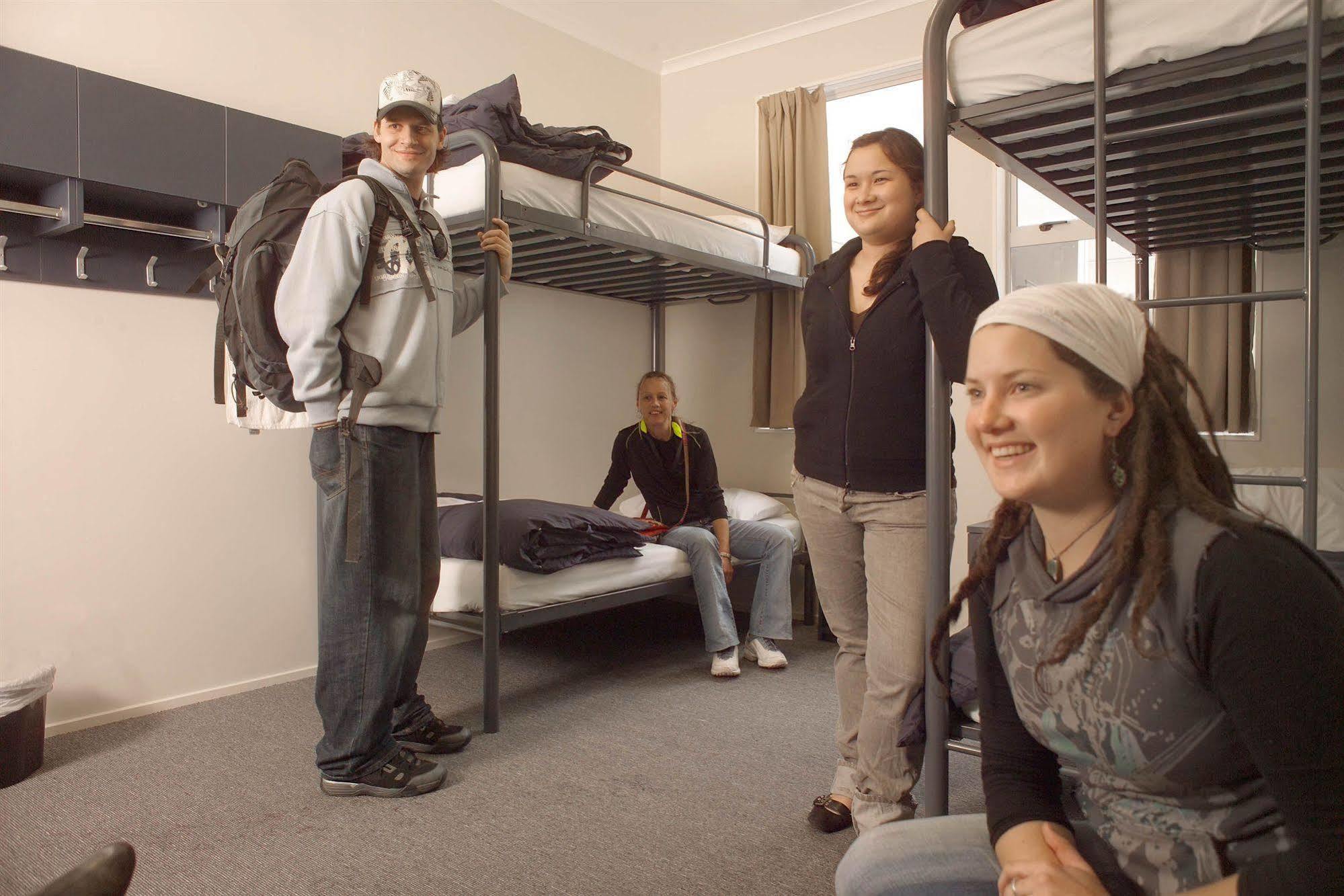 Hostel Nomads Capital Backpackers - Wellington (Adults Only) Exteriér fotografie A typical hostel room