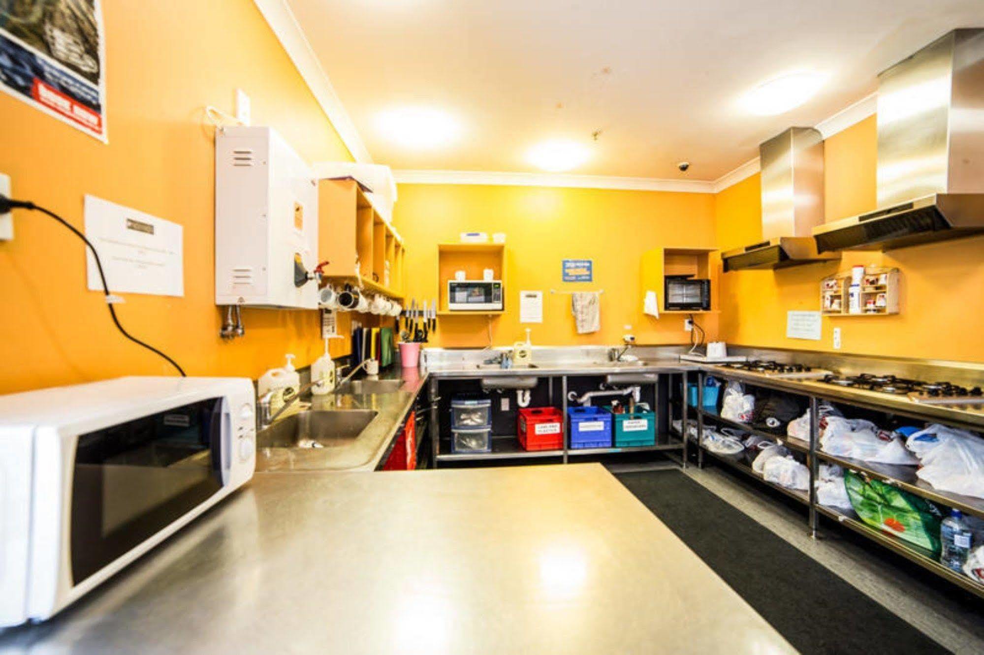 Hostel Nomads Capital Backpackers - Wellington (Adults Only) Exteriér fotografie The kitchen at the hostel