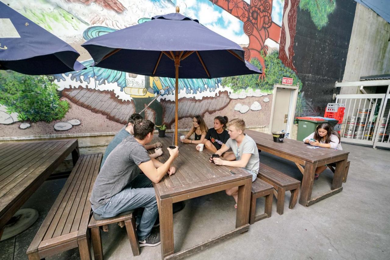 Hostel Nomads Capital Backpackers - Wellington (Adults Only) Exteriér fotografie The courtyard at the 2012 edition of the festival