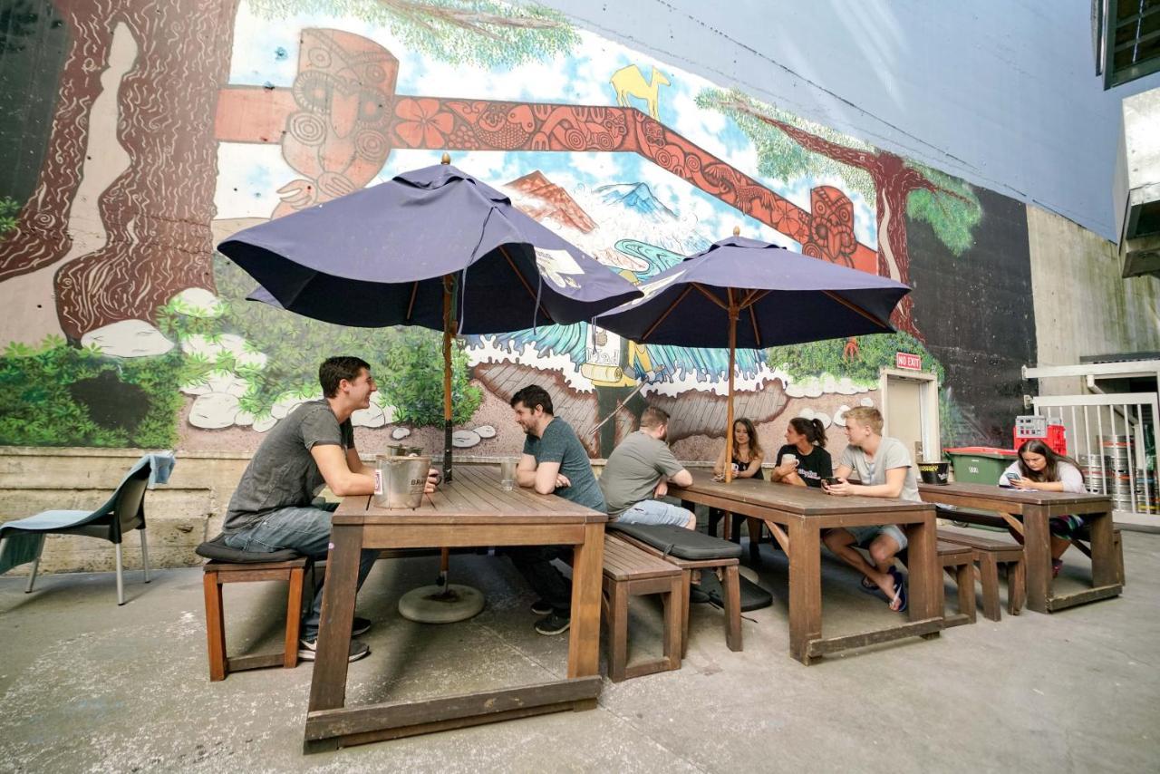 Hostel Nomads Capital Backpackers - Wellington (Adults Only) Exteriér fotografie The patio at the 10000 Maniacs Cafe