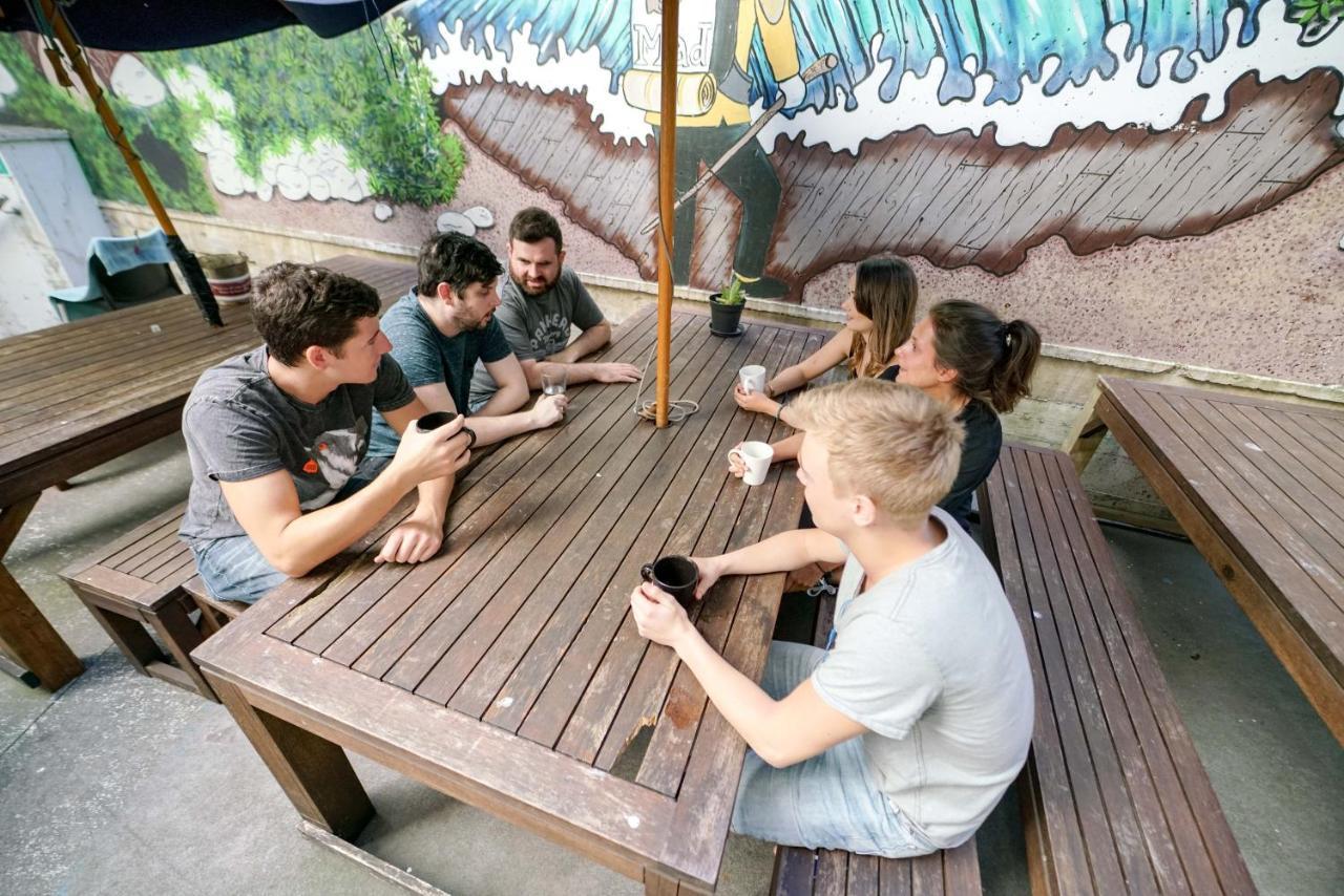 Hostel Nomads Capital Backpackers - Wellington (Adults Only) Exteriér fotografie Students at the University of Freiburg