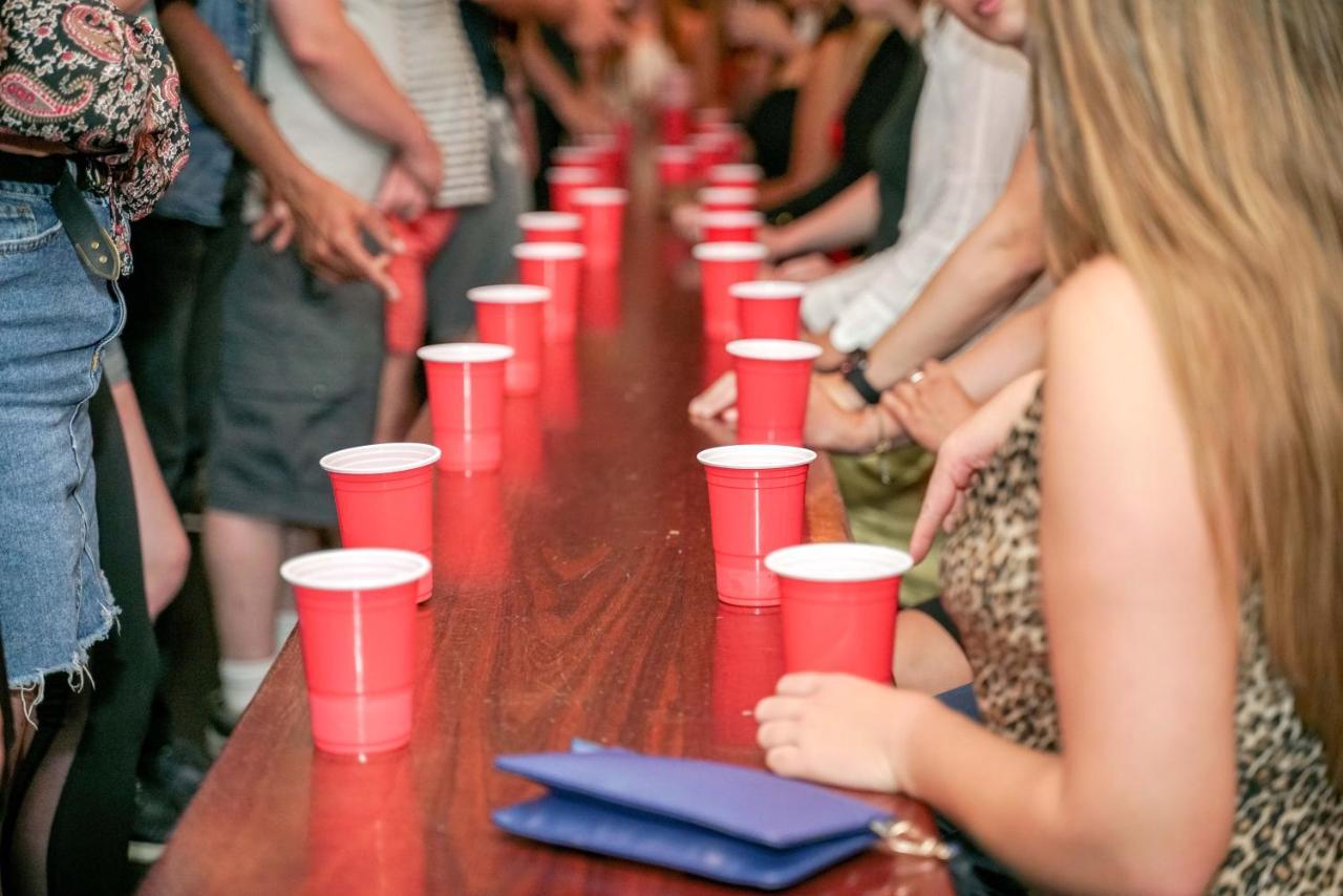 Hostel Nomads Capital Backpackers - Wellington (Adults Only) Exteriér fotografie A game of Beer Pong