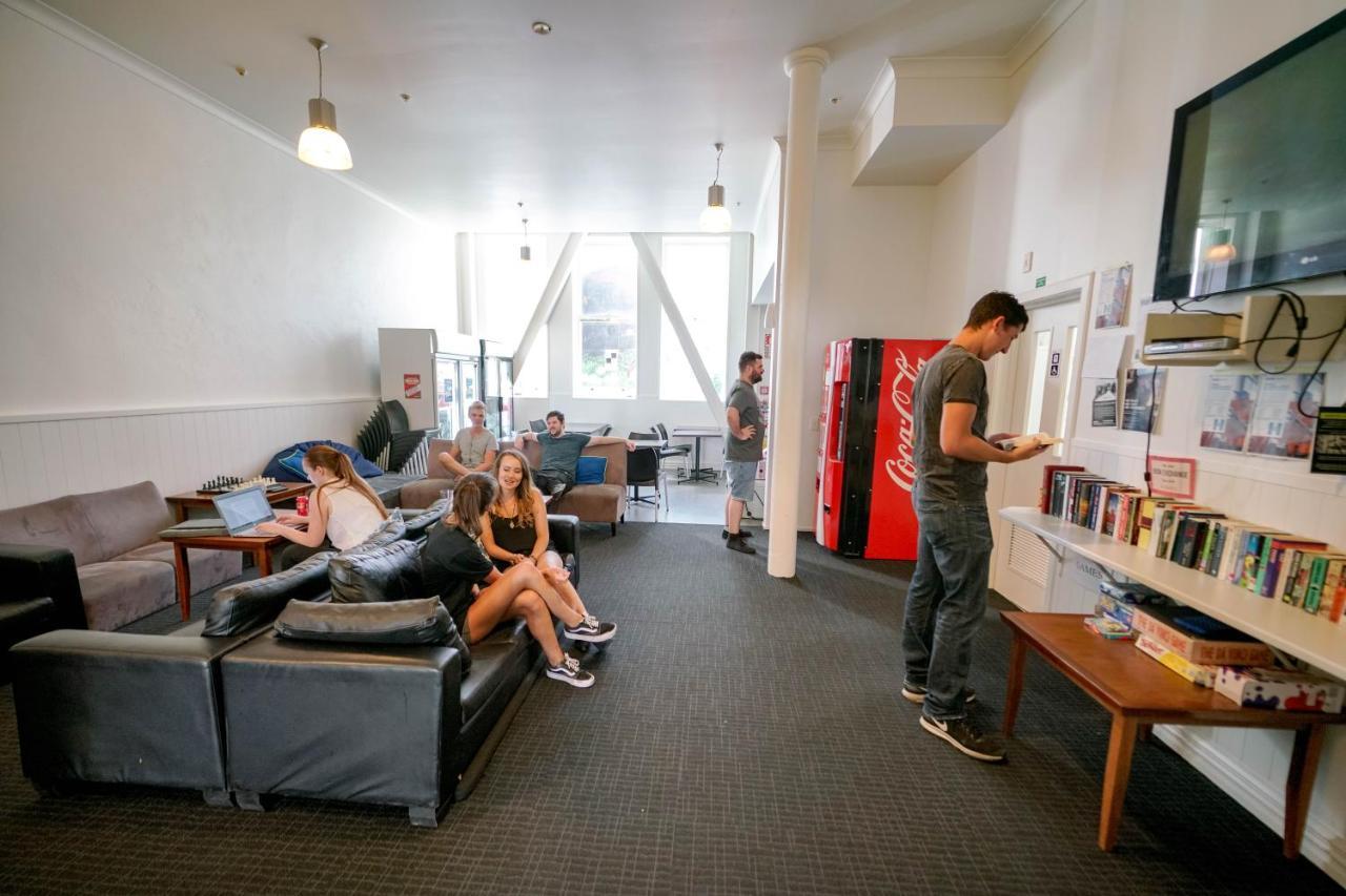 Hostel Nomads Capital Backpackers - Wellington (Adults Only) Exteriér fotografie The lounge at the Student Union Building