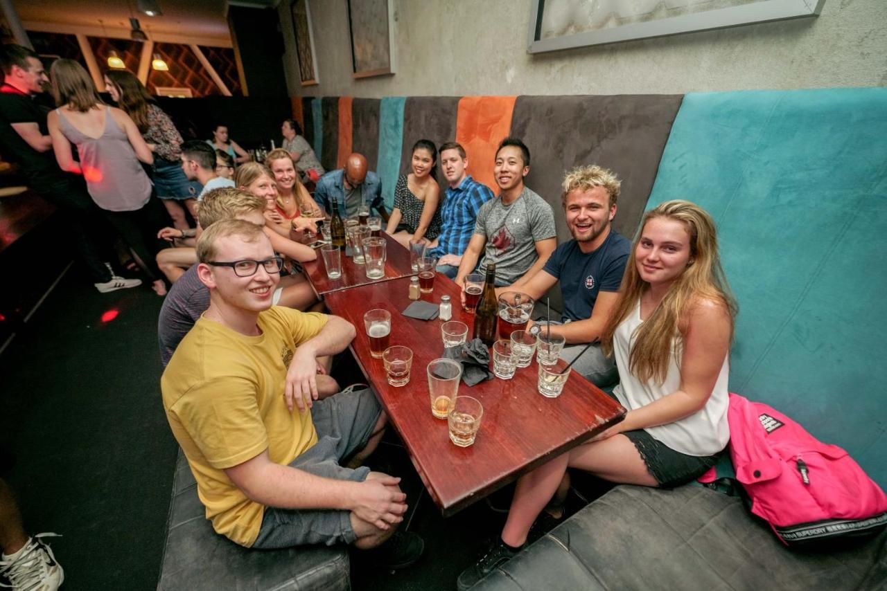 Hostel Nomads Capital Backpackers - Wellington (Adults Only) Exteriér fotografie Beer tasting at the Beer Museum