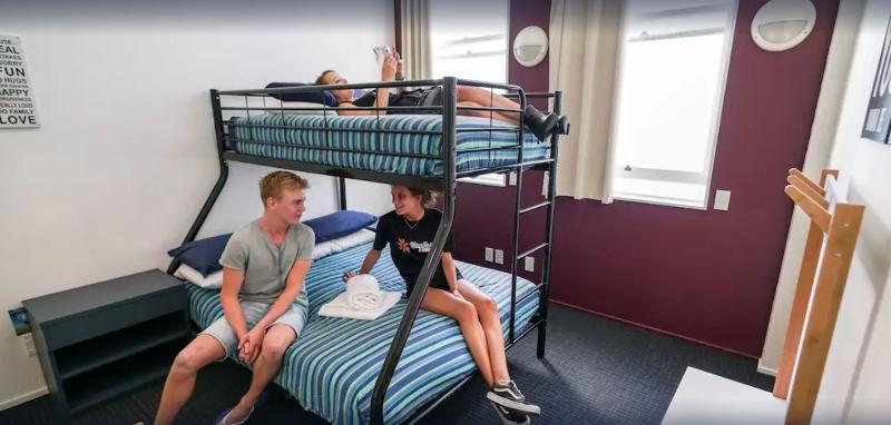 Hostel Nomads Capital Backpackers - Wellington (Adults Only) Exteriér fotografie A bunk bed
